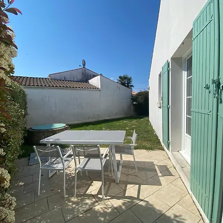 Au Chateau D'oleron 펜션 *